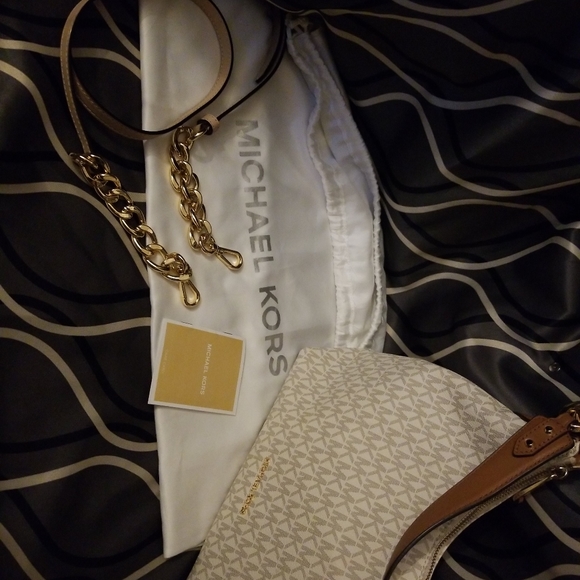 Michael Kors - Picture 3 of 8